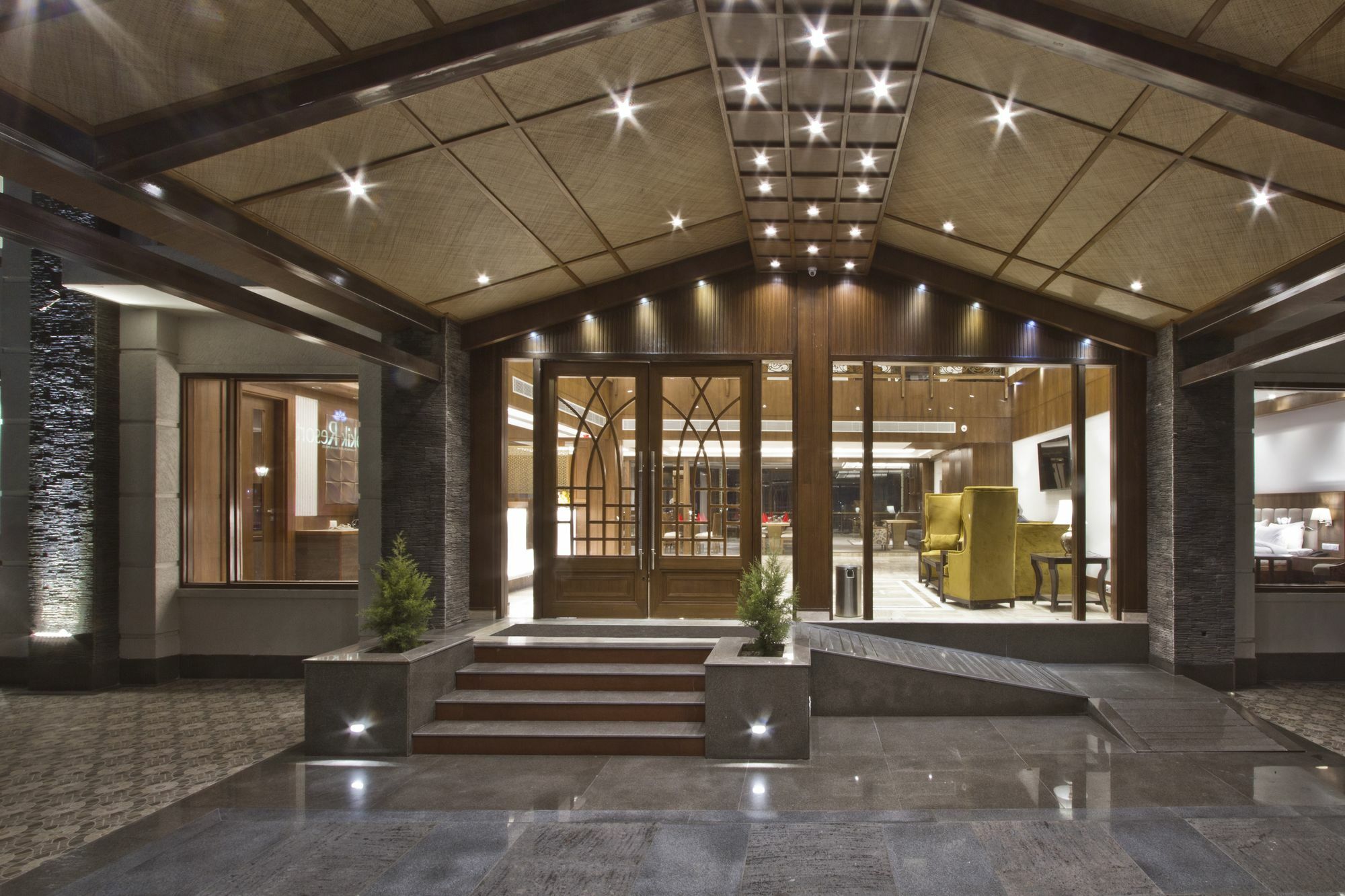 Alokik Resort- Pure Veg Manāli Екстериор снимка