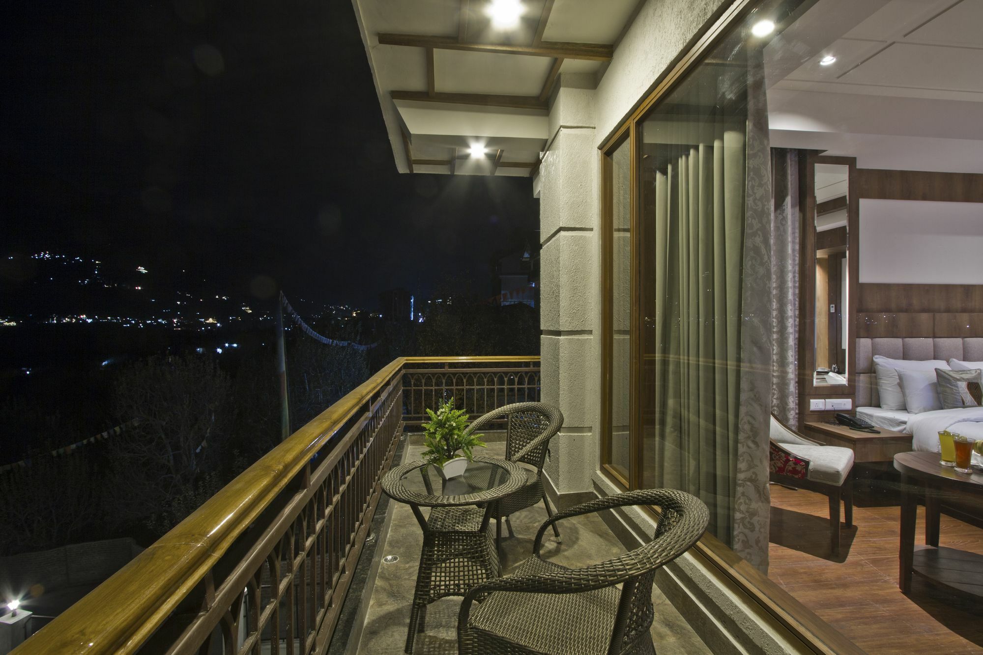 Alokik Resort- Pure Veg Manāli Екстериор снимка